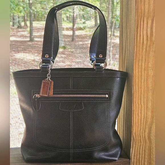 Coach Handbags - 🖤COACH PURSE🖤